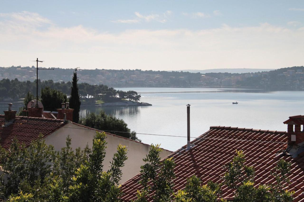 Apartments By The Sea Trogir - 6023 Exterior photo